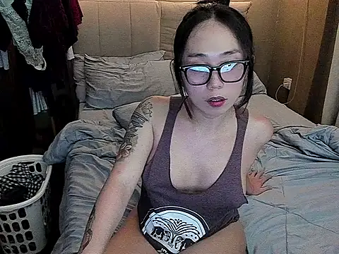 MissAyaCollins online show from 04.18.26