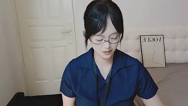 QiuPeiPeimmm online show from 11.17.25