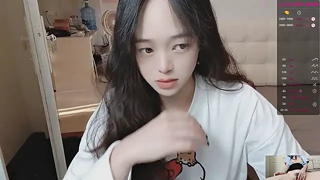 QiuPeiPeimmm online show from 12.15.25