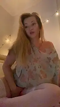 Lady  Maria online show from 10.23.25