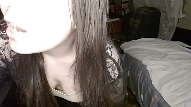 Snapshot of Var_Kiss chatting on 01.29.25 Var Kiss online show from 01.29.25