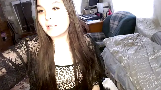 Snapshot of Var_Kiss chatting on 02.20.25 Var Kiss online show from 02.20.25