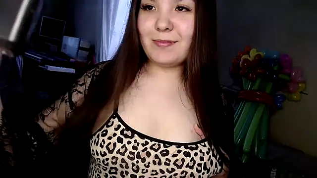 Snapshot of Var_Kiss chatting on 03.13.25 Var Kiss online show from 03.13.25