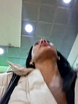 Doll Loren online show from 10.18.25