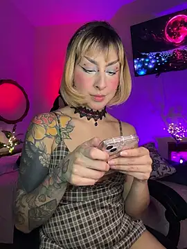 Cinamoonn online show from 04.04.26