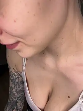 Snapshot of _D_Love_ chatting on 12.26.24  D Love  online show from 12.26.24