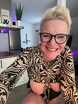 German Milf online show from 03.20.25