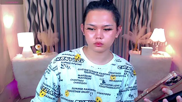 Snapshot of Ella_Fantasiax chatting on 10.30.25 Ella Fantasiax online show from 10.30.25