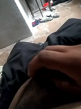 Snapshot of Nicozapras chatting on 11.26.25 Nicozapras online show from 11.26.25