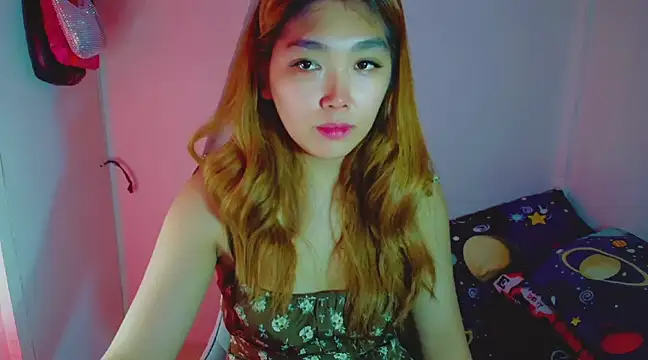 TR4NSCUTI3 online show from 12.14.24