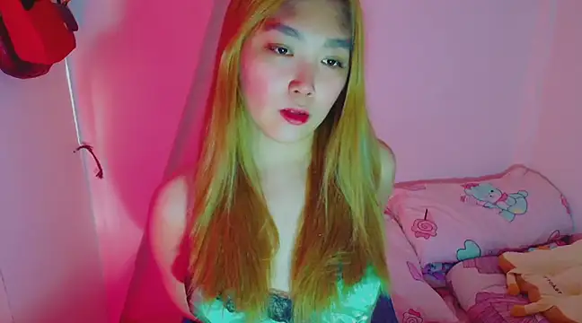 TR4NSCUTI3 online show from 01.06.25