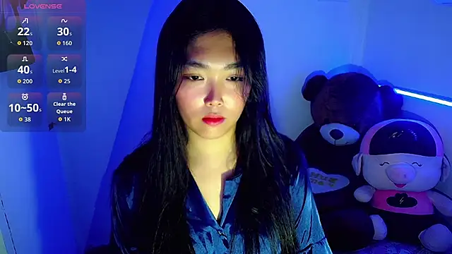 TR4NSCUTI3 online show from 09.11.25