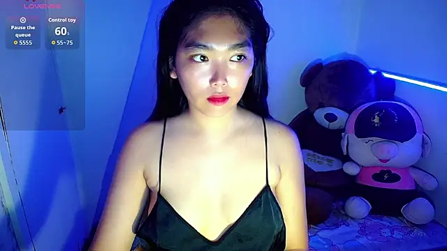 TR4NSCUTI3 online show from 09.15.25