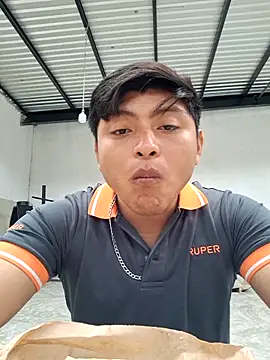 Snapshot of 000002m chatting on 04.15.26 000002m online show from 04.15.26