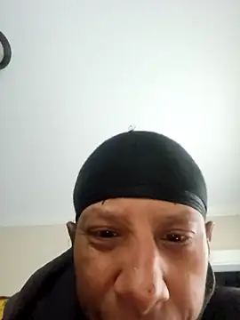 Snapshot of Vybezmaster chatting on 11.16.25 Vybezmaster online show from 11.16.25