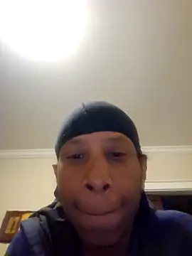 Snapshot of Vybezmaster chatting on 11.17.25 Vybezmaster online show from 11.17.25