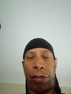 Snapshot of Vybezmaster chatting on 11.18.25 Vybezmaster online show from 11.18.25