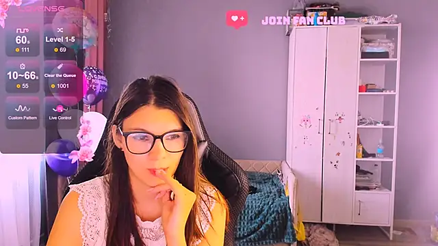 MollyLollipop online show from 10.29.25