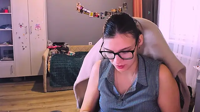 MollyLollipop online show from 12.15.25