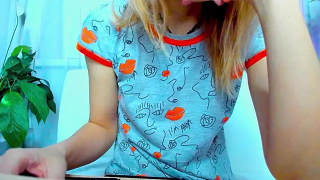 Snapshot of Bell_a_mi_ chatting on 01.25.25 Bell a mi online show from 01.25.25