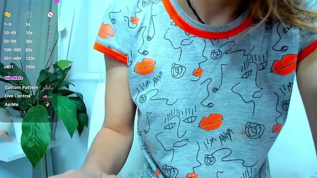 Snapshot of Bell_a_mi_ chatting on 02.01.25 Bell a mi online show from 02.01.25