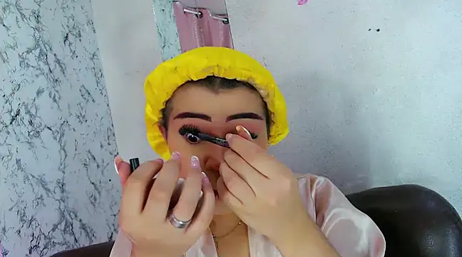 Alexandra Hornny online show from 02.04.25