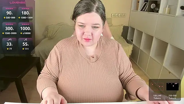 Snapshot of PlumPie chatting on 09.14.25 PlumPie online show from 09.14.25