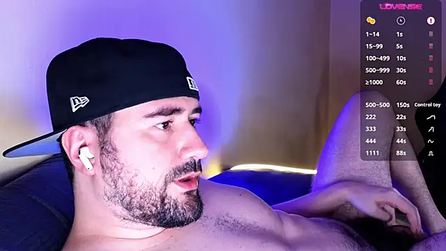 Snapshot of DominantTheo chatting on 03.05.25 DominantTheo online show from 03.05.25