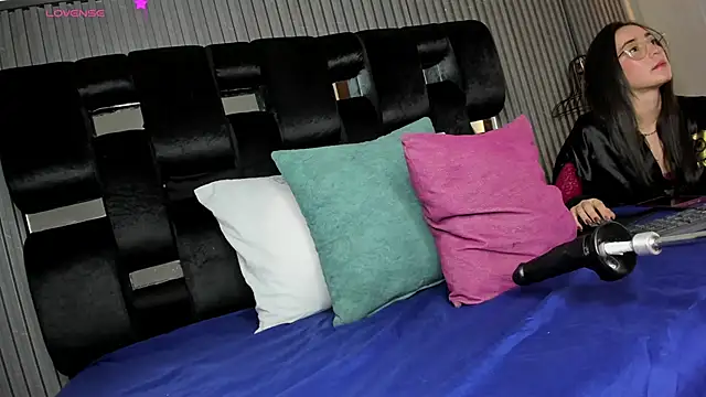 Snapshot of levana1 chatting on 11.13.25 levana1 online show from 11.13.25