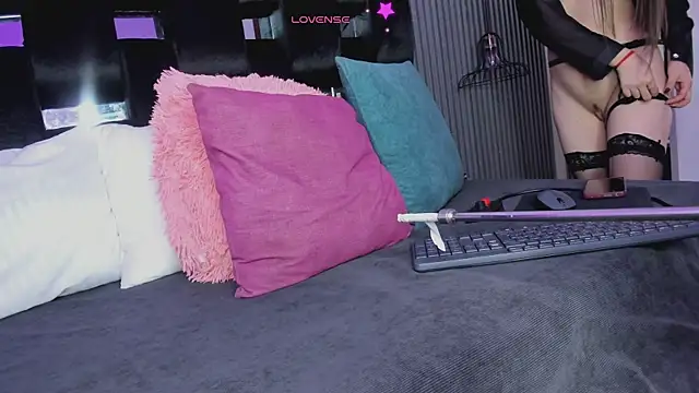 Snapshot of levana1 chatting on 11.21.25 levana1 online show from 11.21.25