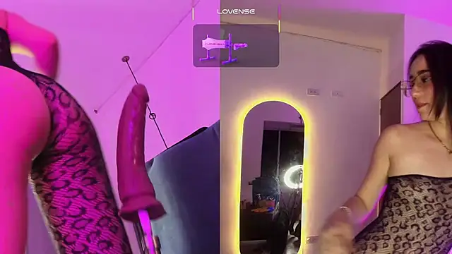 Snapshot of levana1 chatting on 11.26.25 levana1 online show from 11.26.25