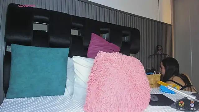 Snapshot of levana1 chatting on 12.02.25 levana1 online show from 12.02.25