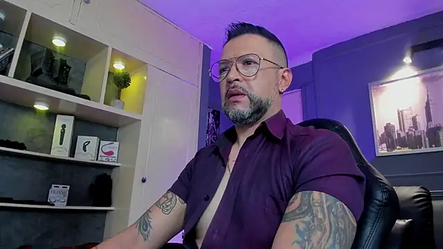 Snapshot of MrFrank_tattoo chatting on 01.11.26 MrFrank tattoo online show from 01.11.26