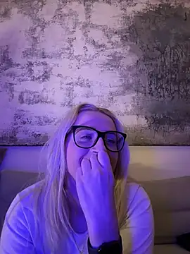 Strongqueen online show from 01.18.25