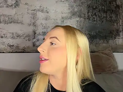 Strongqueen online show from 01.20.25