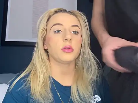 Strongqueen online show from 02.15.25