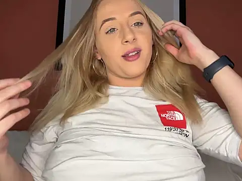 Strongqueen online show from 03.04.25