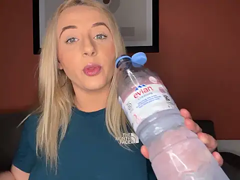 Strongqueen online show from 03.08.25