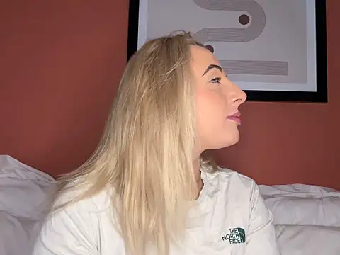 Strongqueen online show from 03.16.25