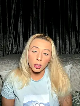 Strongqueen online show from 11.08.25