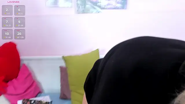 Amber Foks online show from 09.17.25