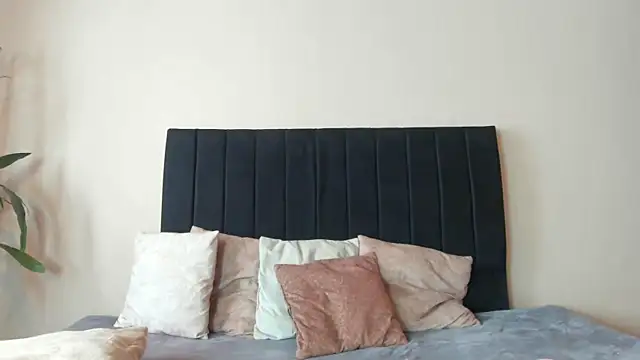 Isa And Natasha online show from 02.20.25