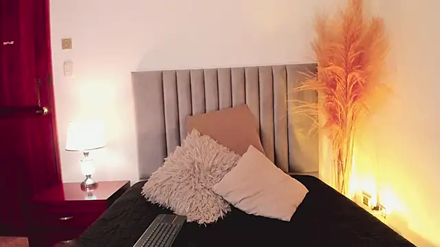 Amber  Davis online show from 12.19.24