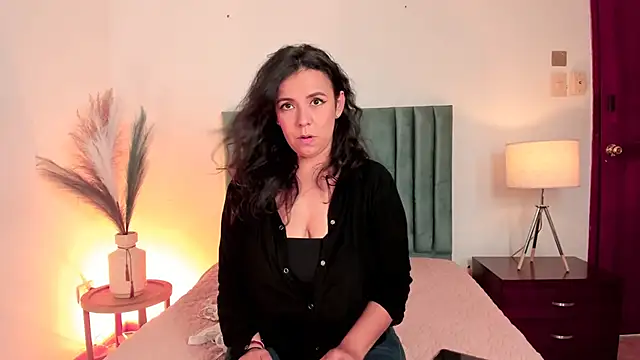 Amber  Davis online show from 01.27.25