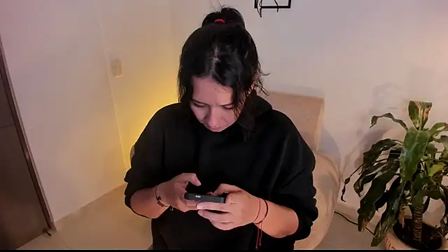 Amber  Davis online show from 11.20.25