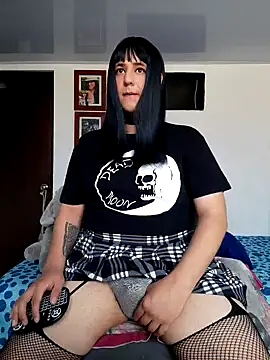 Snapshot of cosmicwind chatting on 12.19.24 cosmicwind online show from 12.19.24