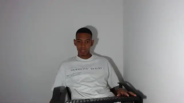 Snapshot of tonny_sexxxx chatting on 02.27.25 tonny sexxxx online show from 02.27.25