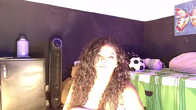 Snapshot of luciana_keating chatting on 06.26.26 luciana keating online show from 06.26.26