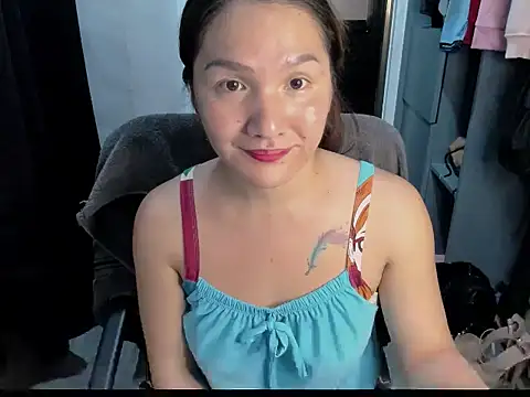 Snapshot of soooooANGEL chatting on 11.18.25 soooooANGEL online show from 11.18.25