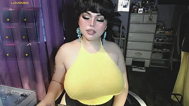 Snapshot of cherry_RED5 chatting on 12.27.24 cherry RED5 online show from 12.27.24